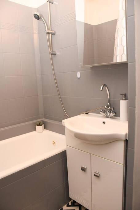 Dora Apartman Best Location & Free Parking Дебрецен Экстерьер фото